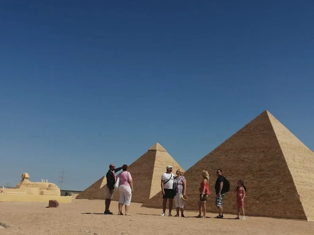 Mini Park Egypt Tour mini-park-egypt-tour/the-giza-pyramids-now.jpg
